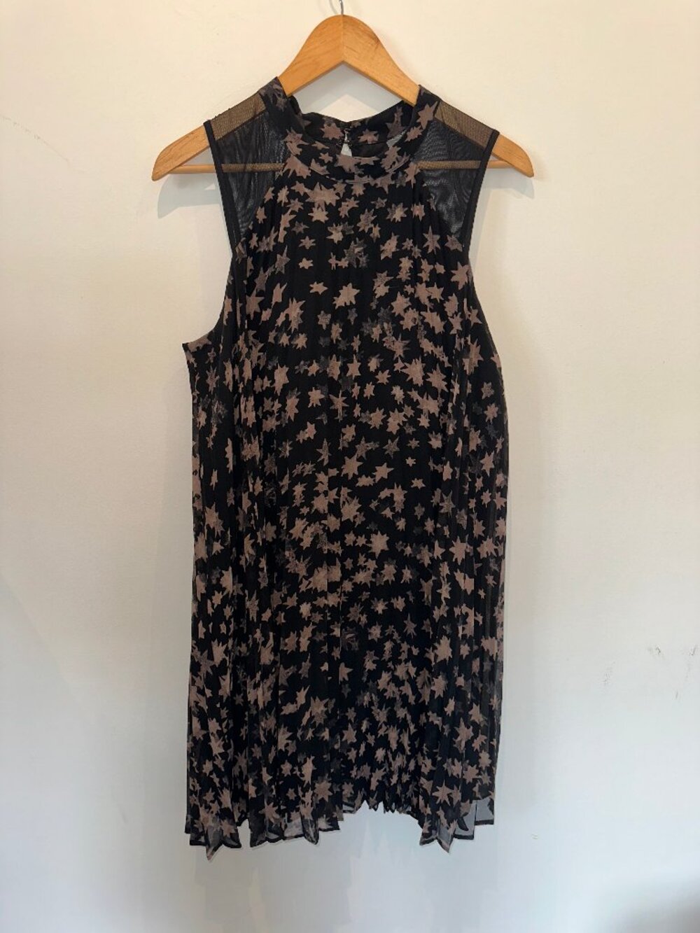 BCBGeneration Women's Black Star Print Pleated Sleeveless Dress